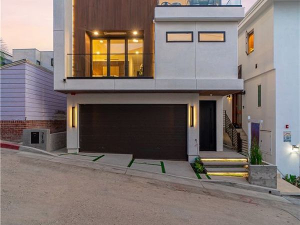 214 El Porto Street, Manhattan Beach, CA 90266