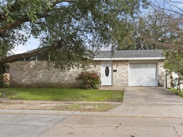 525 FARMINGTON Place , Gretna, LA 70056