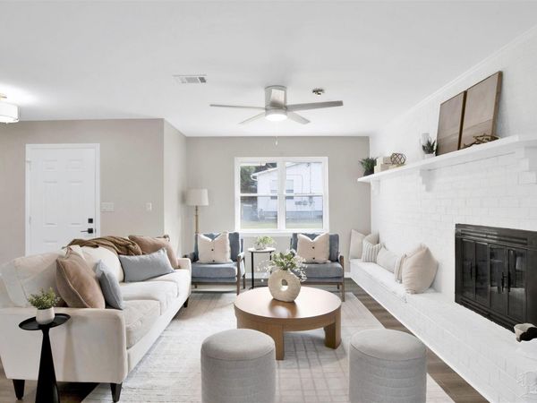 5621 Galvez Rd, Pensacola, FL 32507