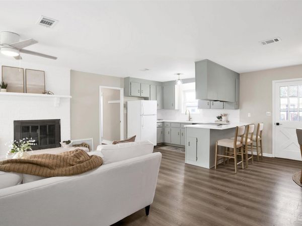 5621 Galvez Rd, Pensacola, FL 32507