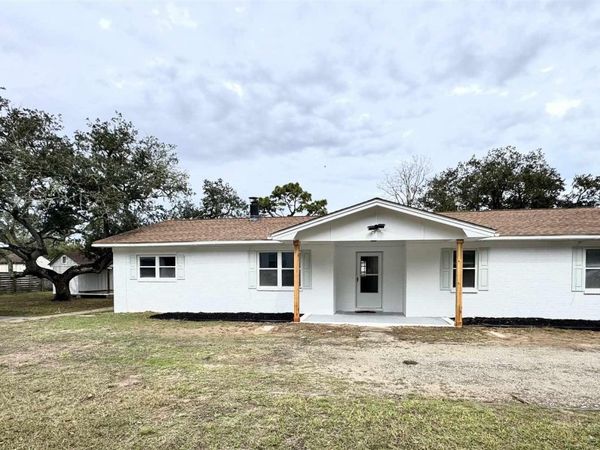 5621 Galvez Rd, Pensacola, FL 32507
