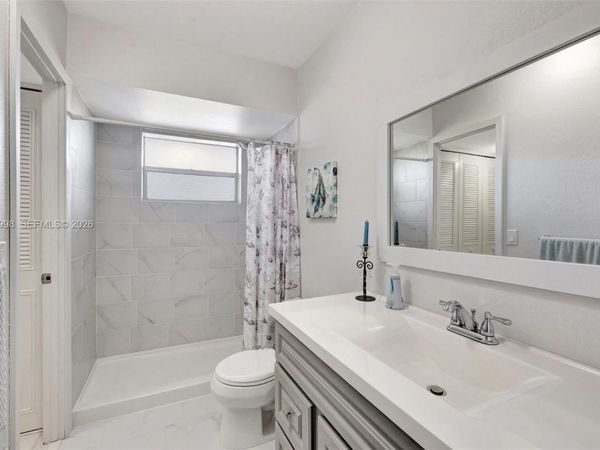 5002 NW 35th St, Unit 306, Lauderdale Lakes, FL 33319