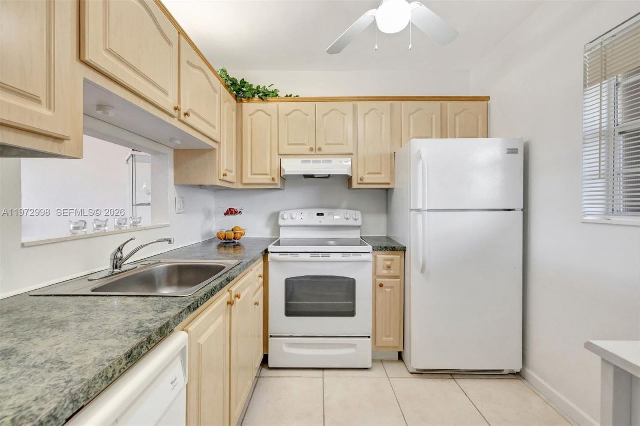 5002 NW 35th St, Unit 306, Lauderdale Lakes, FL 33319 Photo