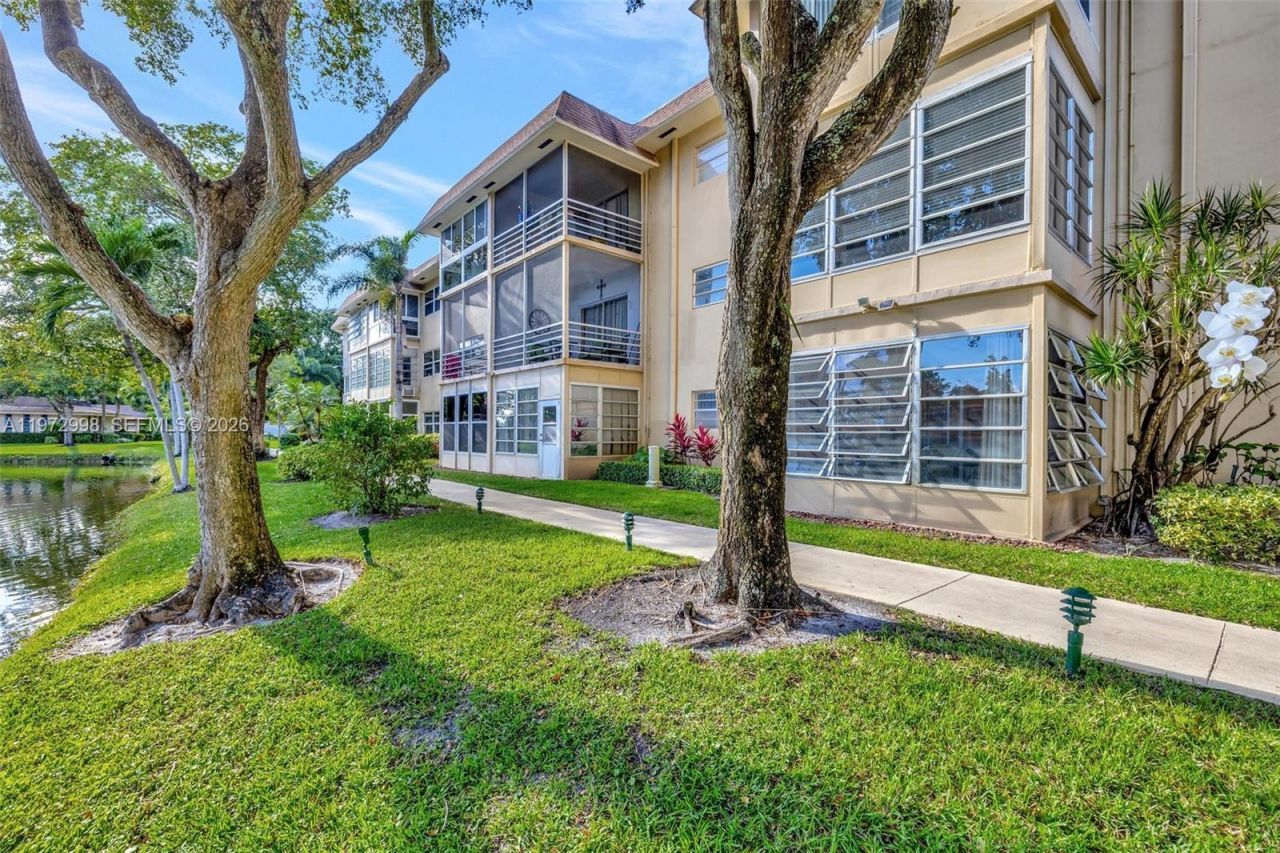 5002 NW 35th St, Unit 306, Lauderdale Lakes, FL 33319 Photo