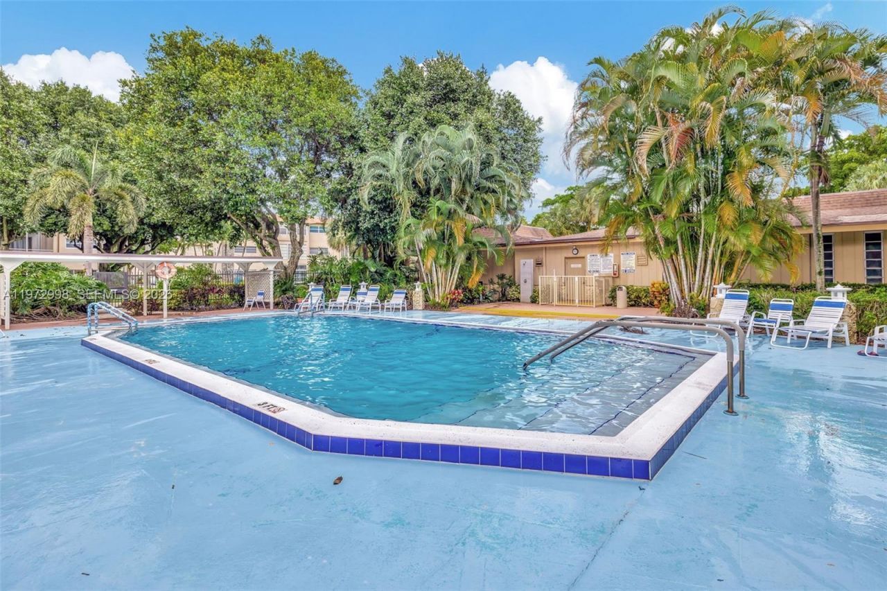 5002 NW 35th St, Unit 306, Lauderdale Lakes, FL 33319 Photo