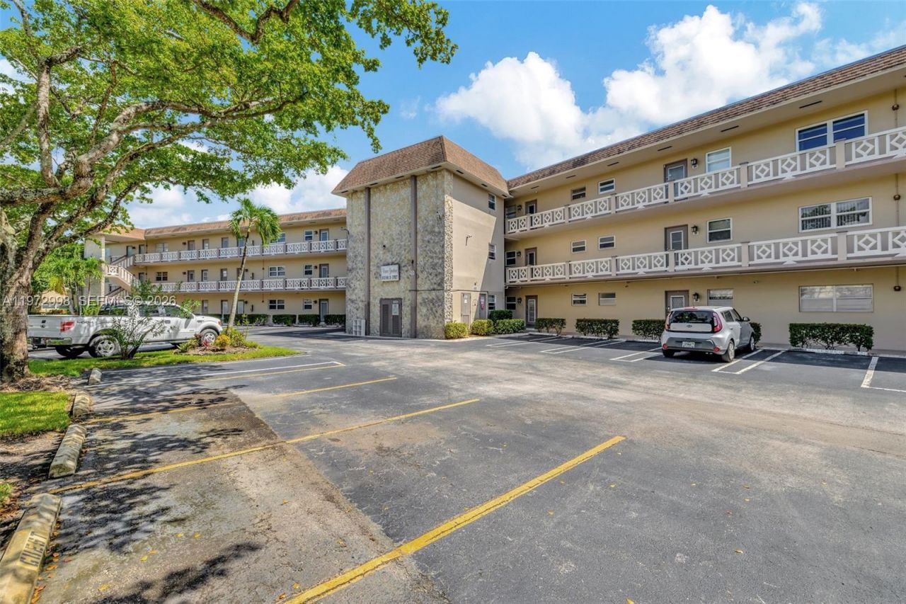 5002 NW 35th St, Unit 306, Lauderdale Lakes, FL 33319 Photo
