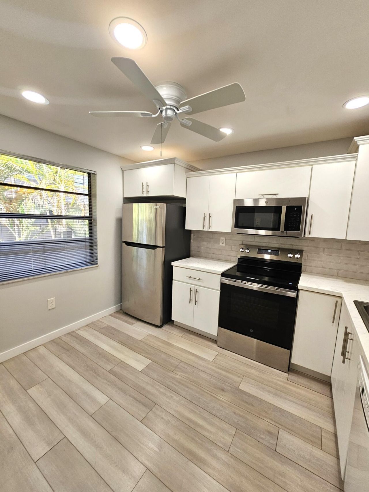 1001 Colony Point Circle, Unit 417, Pembroke Pines, FL 33026 Photo