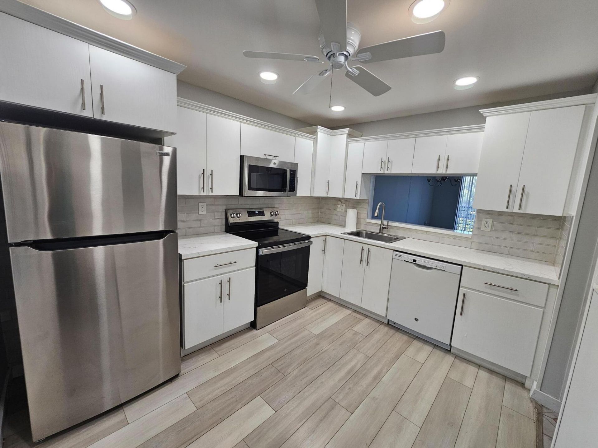 1001 Colony Point Circle, Unit 417, Pembroke Pines, FL 33026 Photo