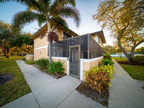 1482 N Lawnwood Circle, Unit 31d, Fort Pierce, FL 34950