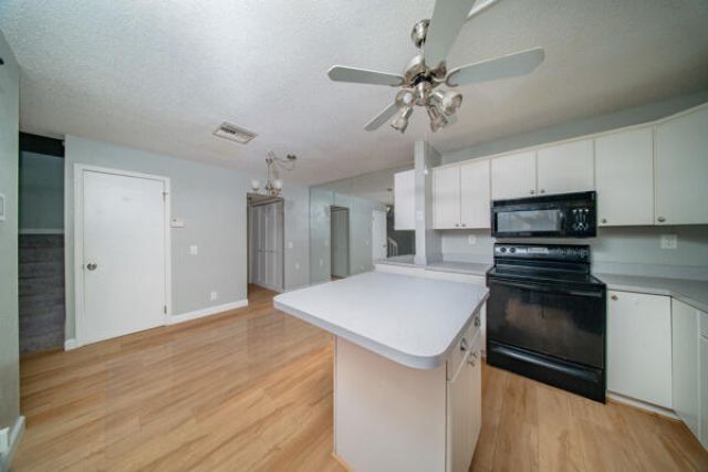 1482 N Lawnwood Circle, Unit 31d, Fort Pierce, FL 34950 Photo