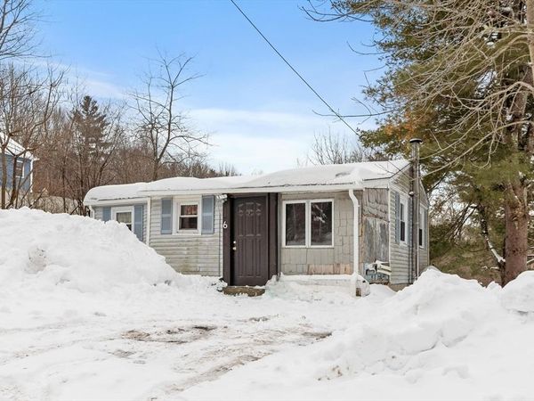 6 Henry Rd, Wales, MA 01081