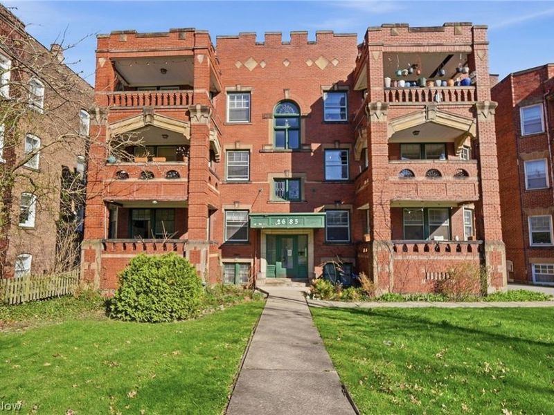 2685 Euclid Heights Boulevard, Unit 2, Cleveland Heights, OH 44106 Photo 2
