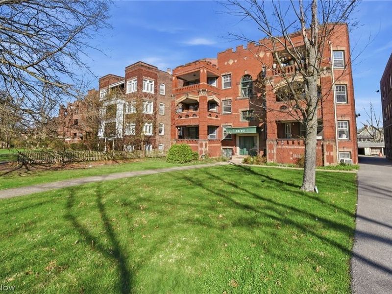 2685 Euclid Heights Boulevard, Unit 2, Cleveland Heights, OH 44106 Photo 3