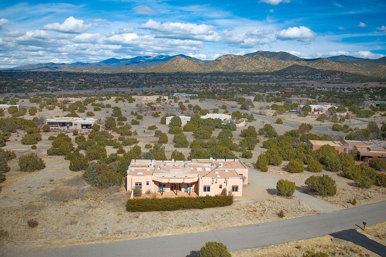 23 Calle Aguila, Santa Fe, NM 87508 Main Photo