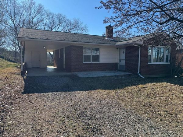 824 Clearview DR , Martinsville, VA 24112