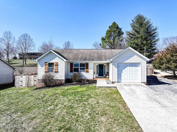 556 Highway 139 , Dandridge, TN 37725