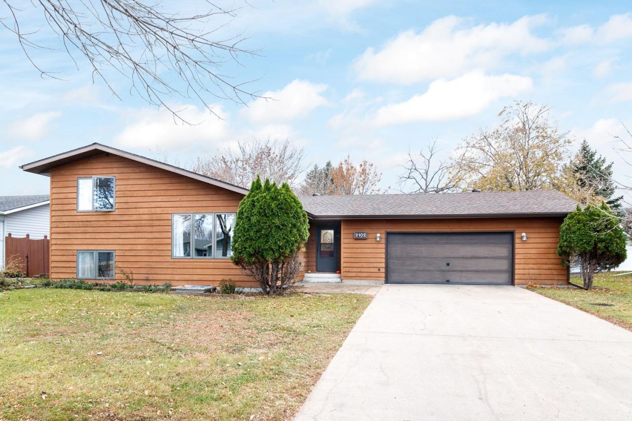 2102 23rd Avenue S, Fargo, ND 58103 Main Photo