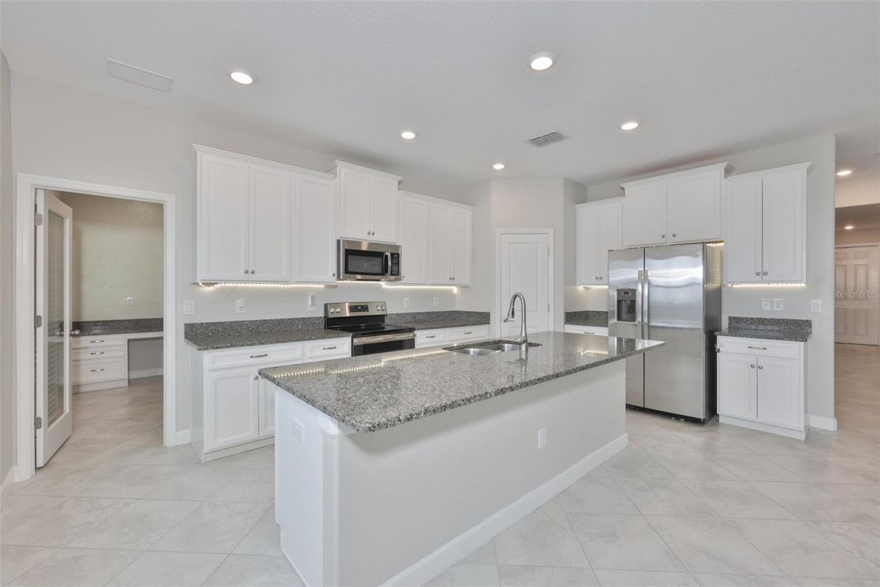 11454 Freshwater Ridge Drive , Riverview, FL 33569 Photo