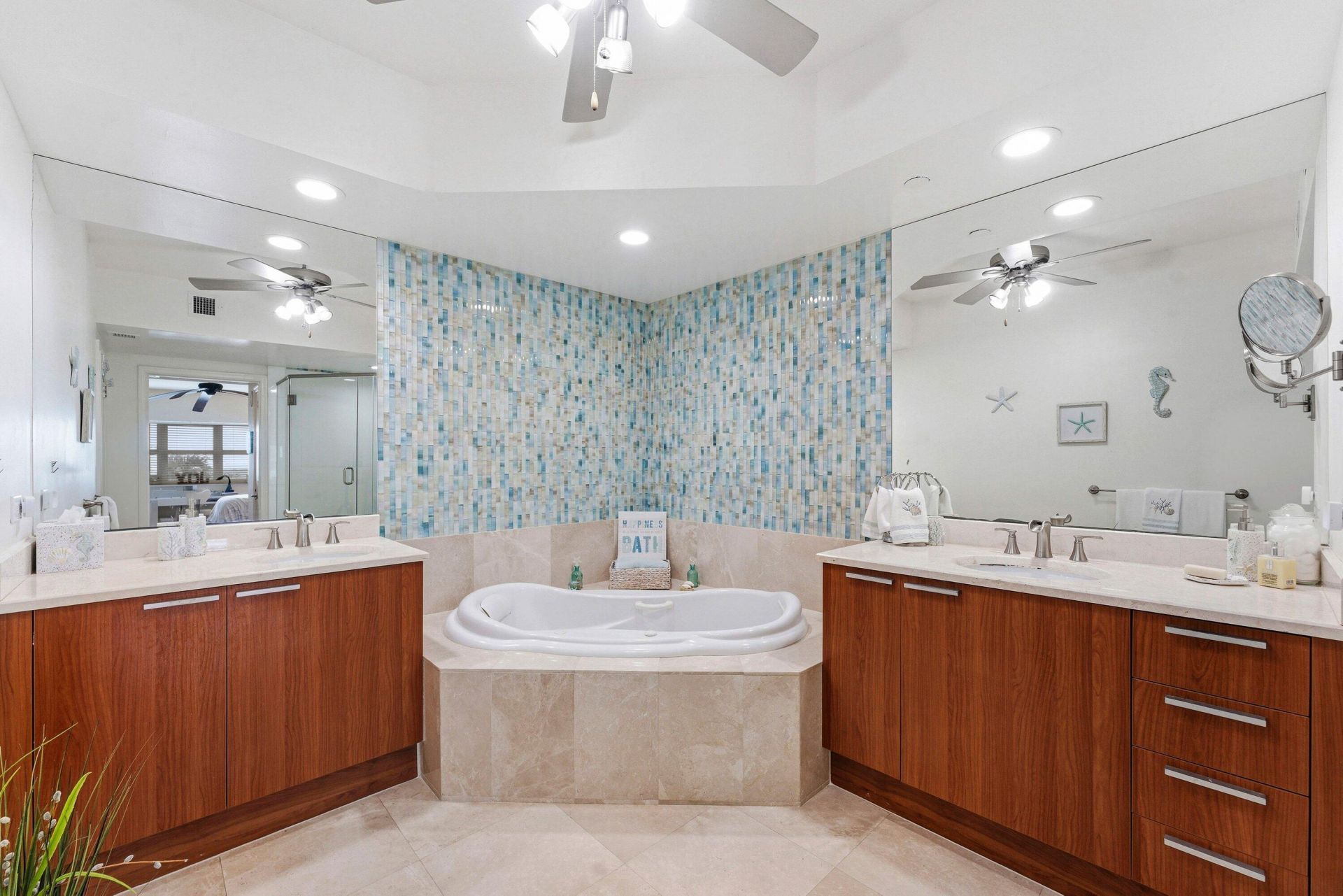 2650 Lake Shore Drive, Unit 301, Riviera Beach, FL 33404 Photo