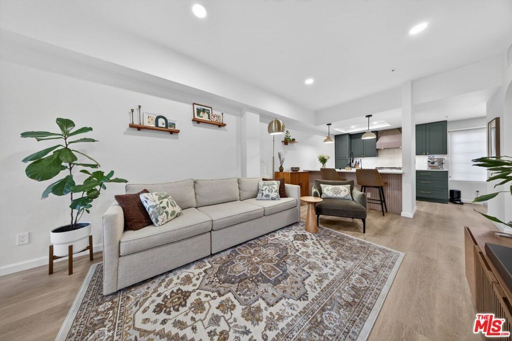 147 W Acacia Avenue, Unit 118, Glendale, CA 91204 Main Photo