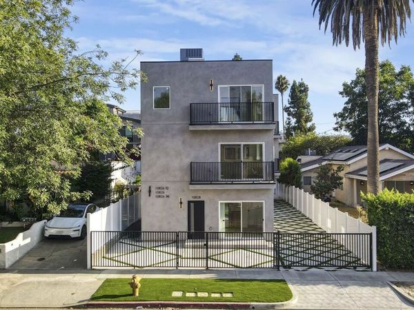 10826 1/4 Hesby Street, North Hollywood, CA 91601