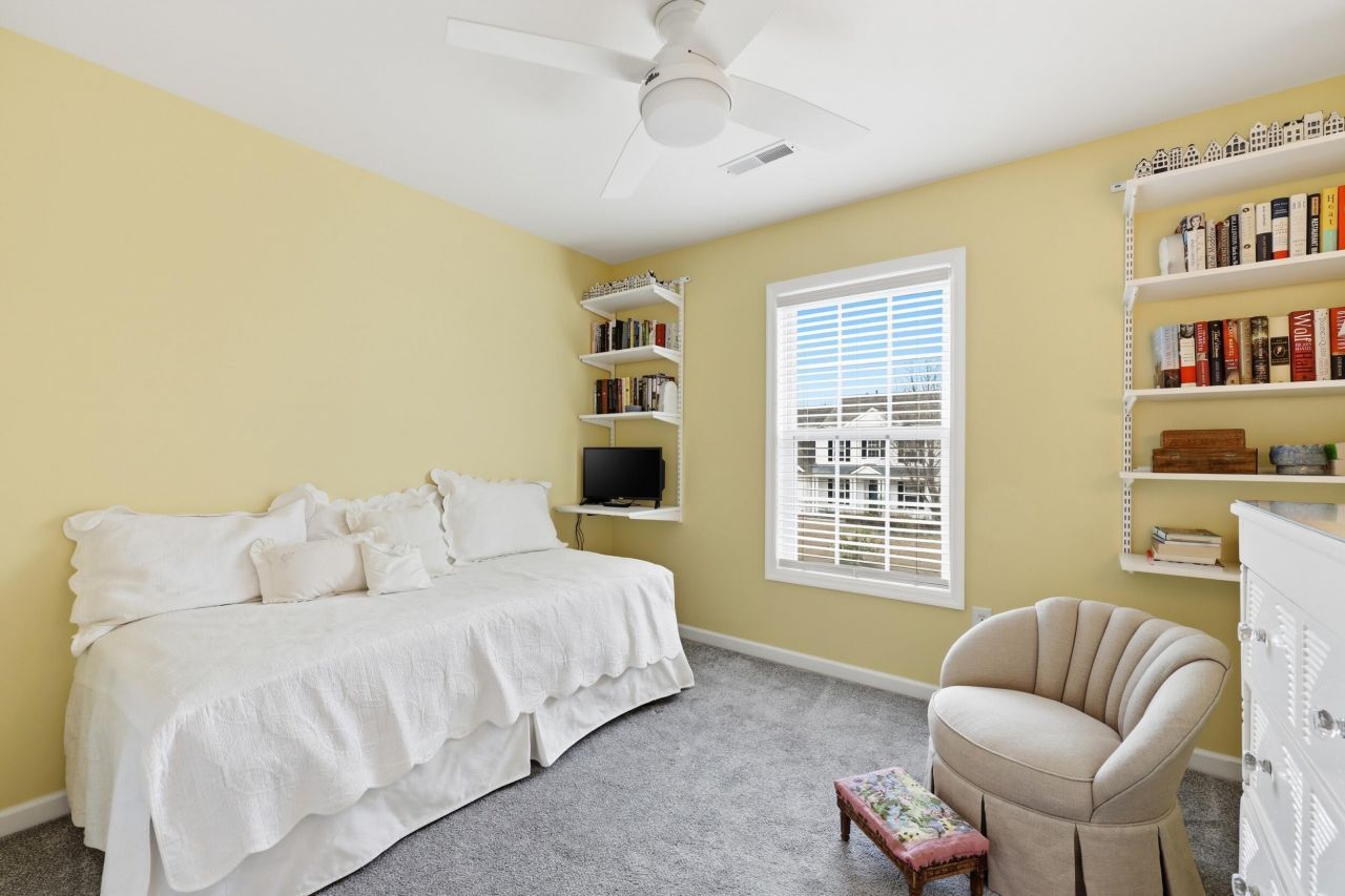 2011 Hammond Drive Photo 24