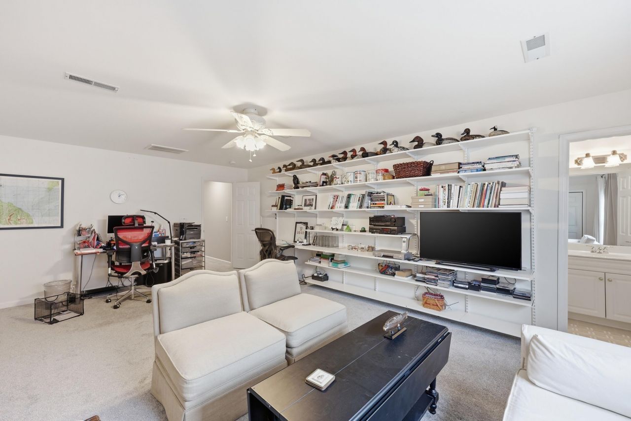 2011 Hammond Drive Photo 29