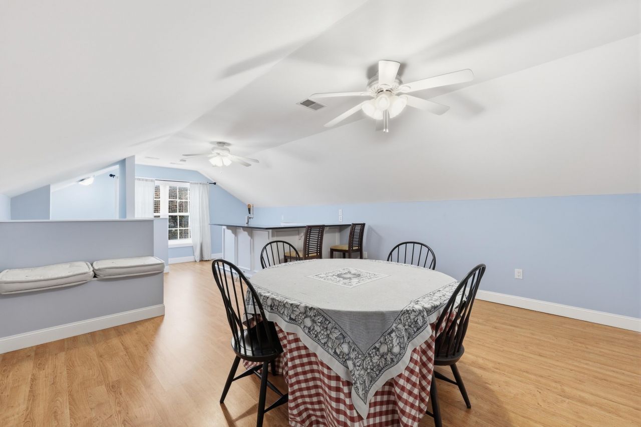 2011 Hammond Drive Photo 33