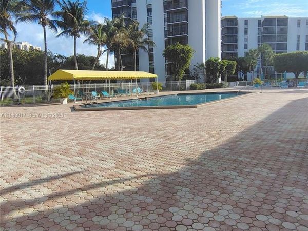 20400 W Country Club Dr , Unit 209, Aventura, FL 33180