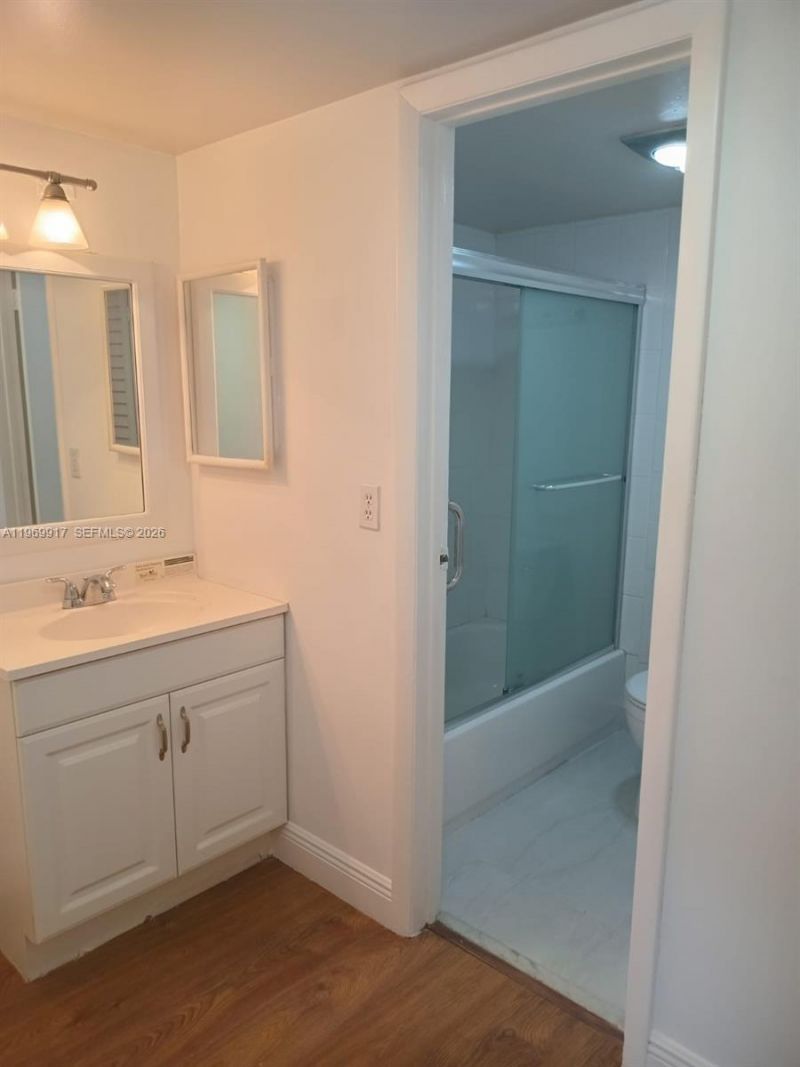 20400 W Country Club Dr , Unit 209, Aventura, FL 33180 Photo