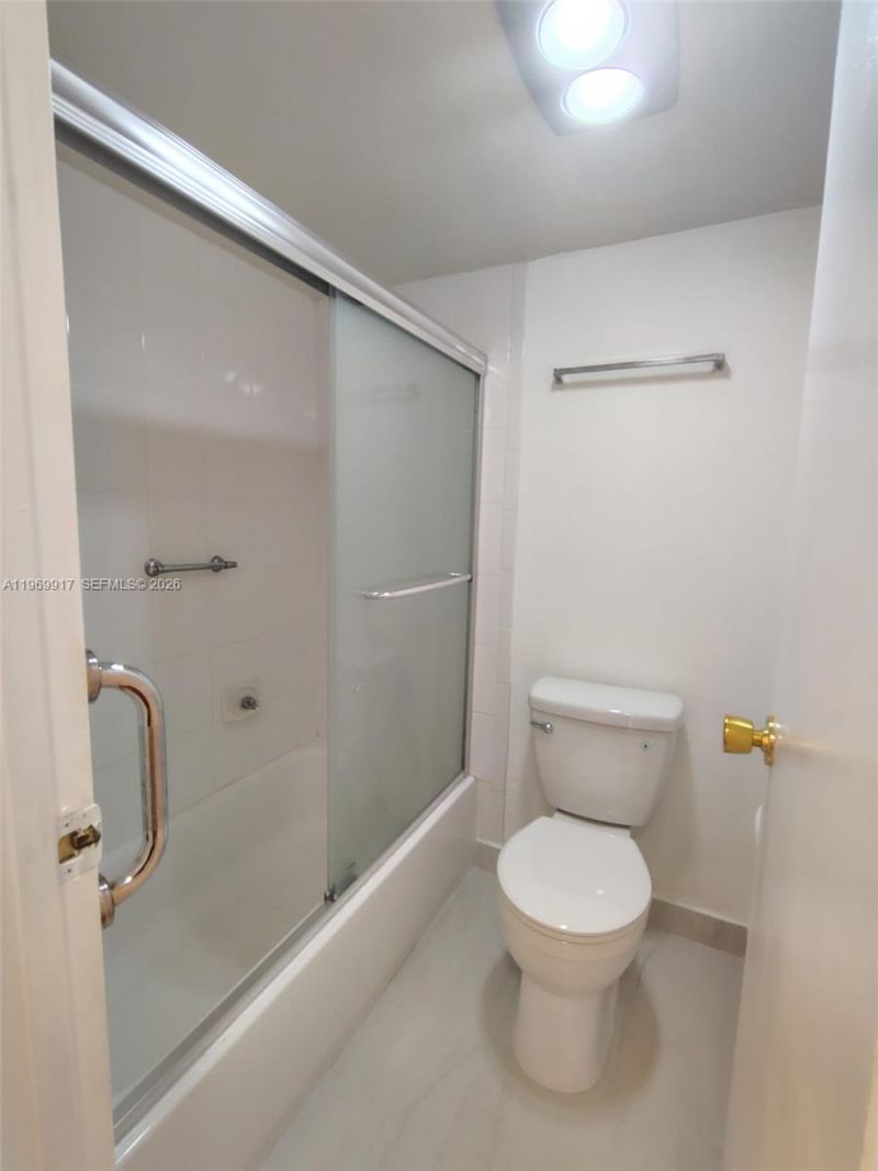 20400 W Country Club Dr , Unit 209, Aventura, FL 33180 Photo