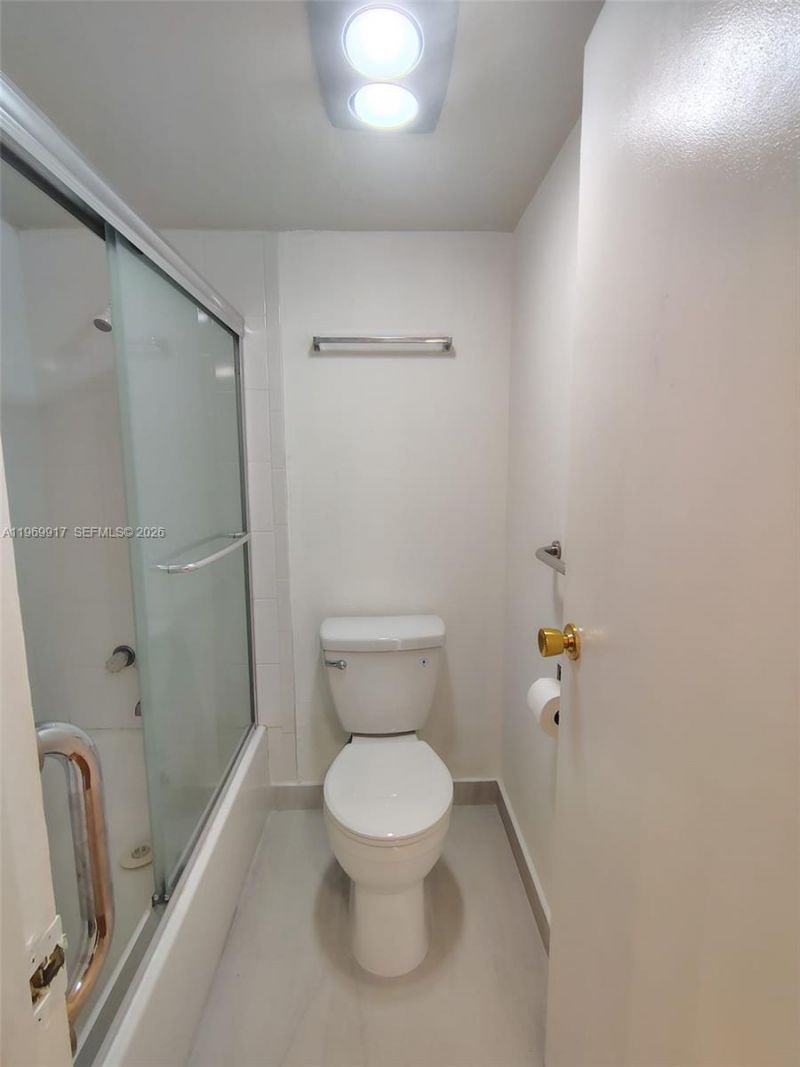20400 W Country Club Dr , Unit 209, Aventura, FL 33180 Photo