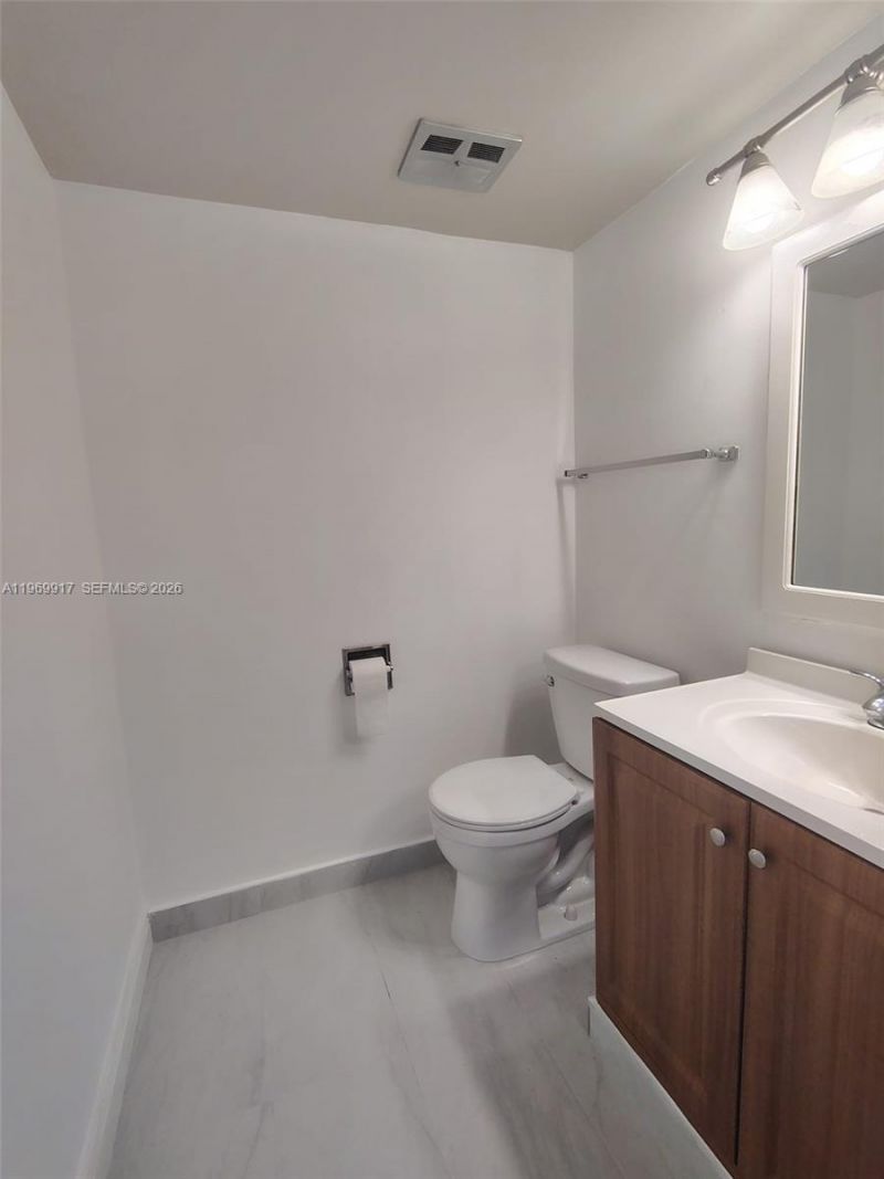 20400 W Country Club Dr , Unit 209, Aventura, FL 33180 Photo