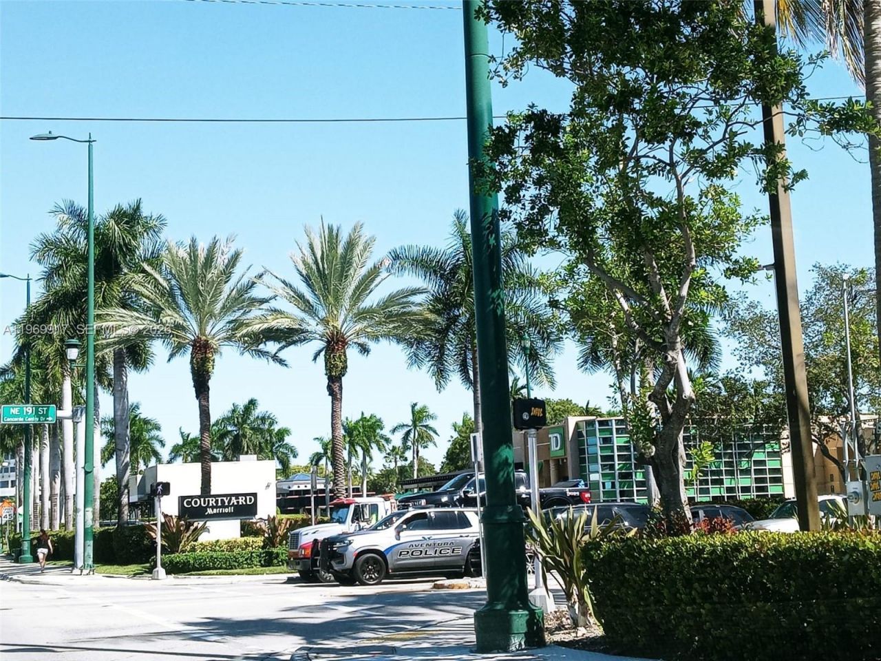 20400 W Country Club Dr , Unit 209, Aventura, FL 33180 Photo