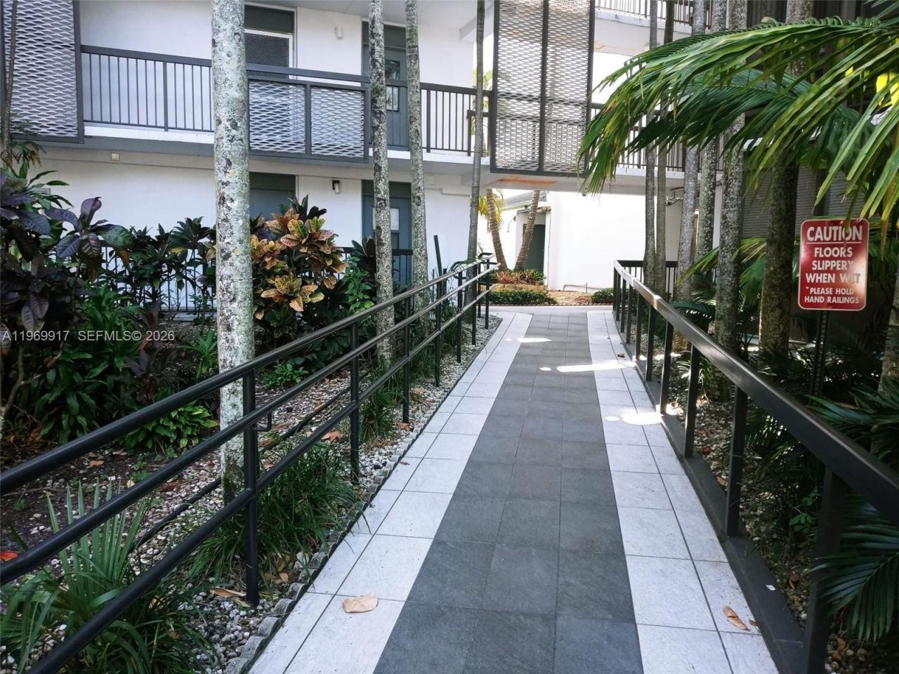 20400 W Country Club Dr , Unit 209, Aventura, FL 33180 Photo