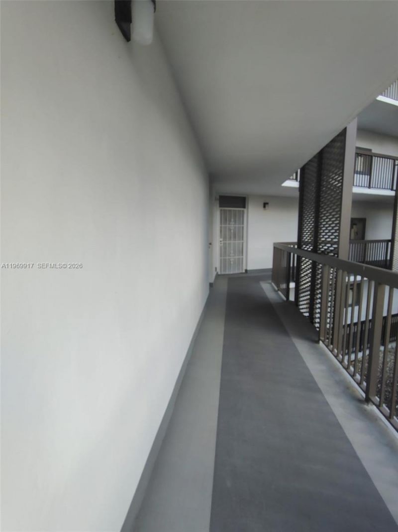 20400 W Country Club Dr , Unit 209, Aventura, FL 33180 Photo