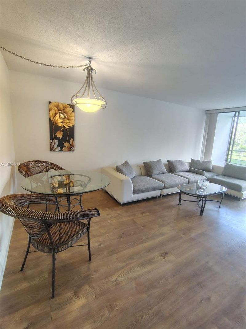 20400 W Country Club Dr , Unit 209, Aventura, FL 33180 Photo