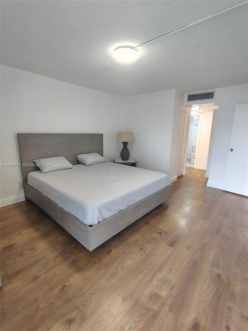 20400 W Country Club Dr , Unit 209, Aventura, FL 33180 Photo