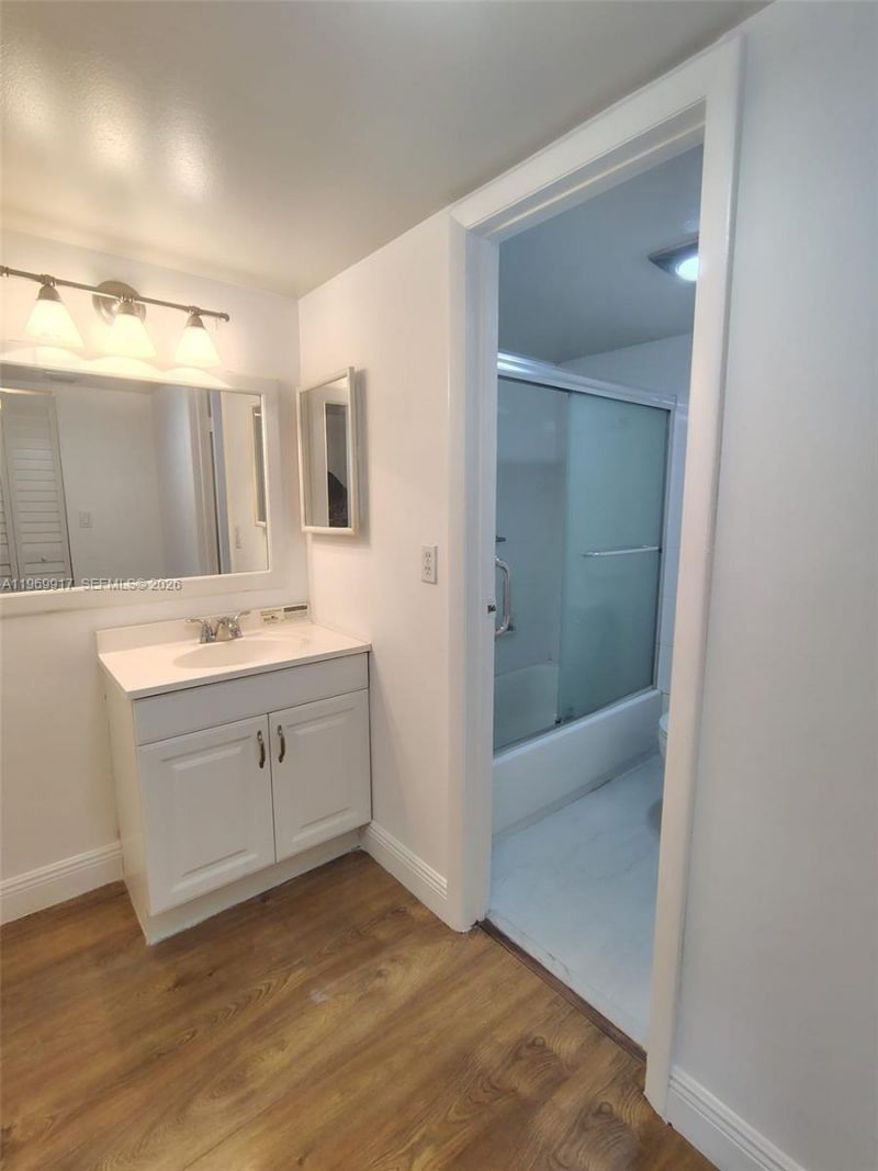 20400 W Country Club Dr , Unit 209, Aventura, FL 33180 Photo