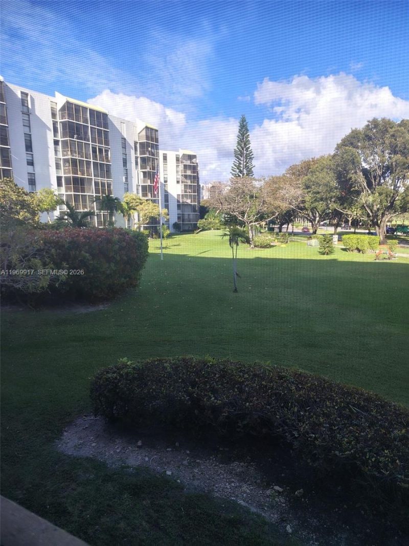 20400 W Country Club Dr , Unit 209, Aventura, FL 33180 Photo