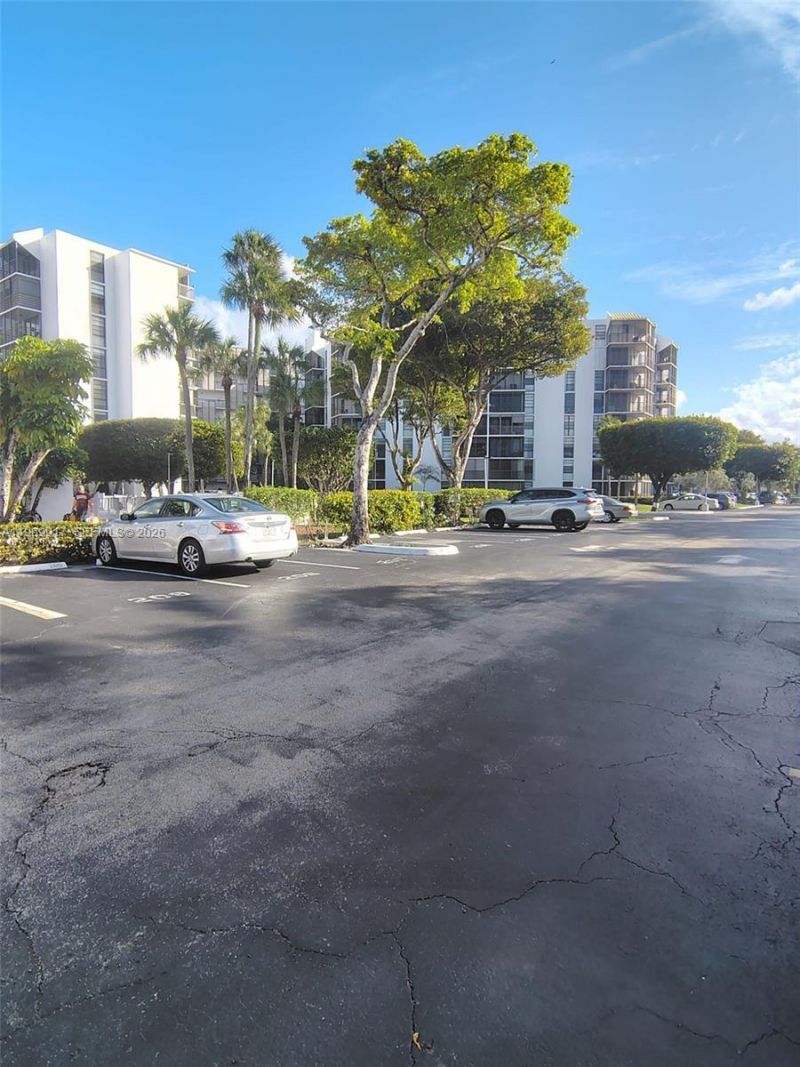 20400 W Country Club Dr , Unit 209, Aventura, FL 33180 Photo