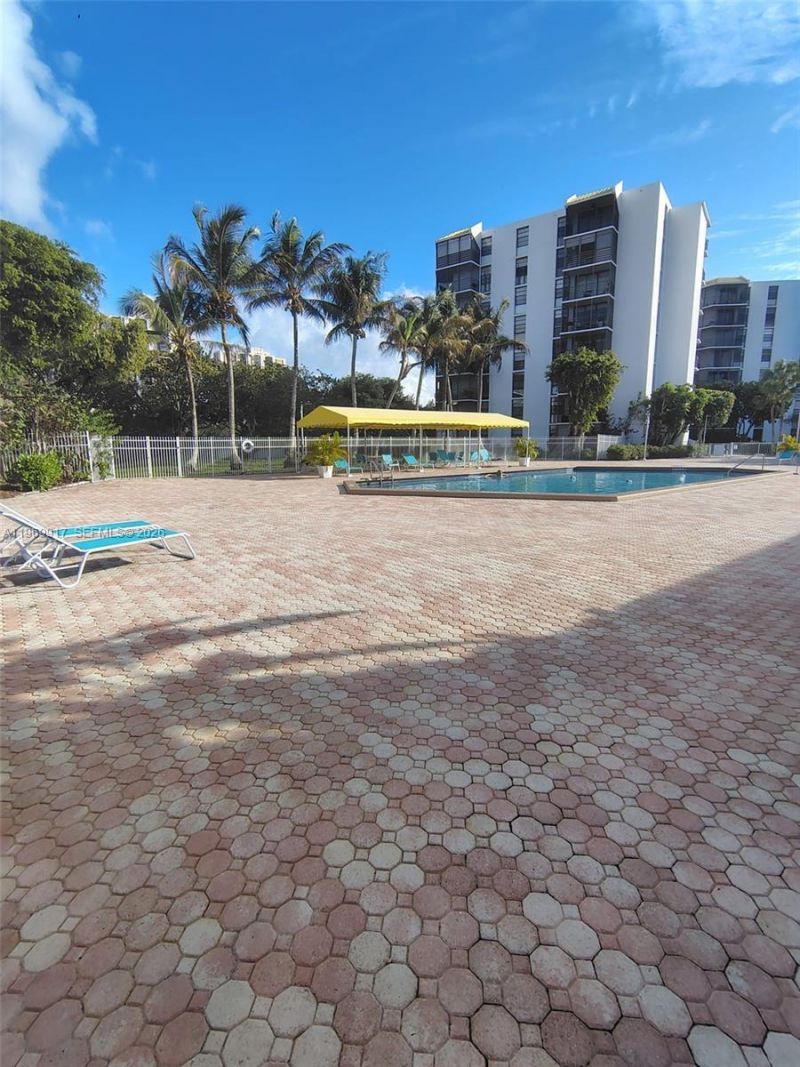 20400 W Country Club Dr , Unit 209, Aventura, FL 33180 Photo