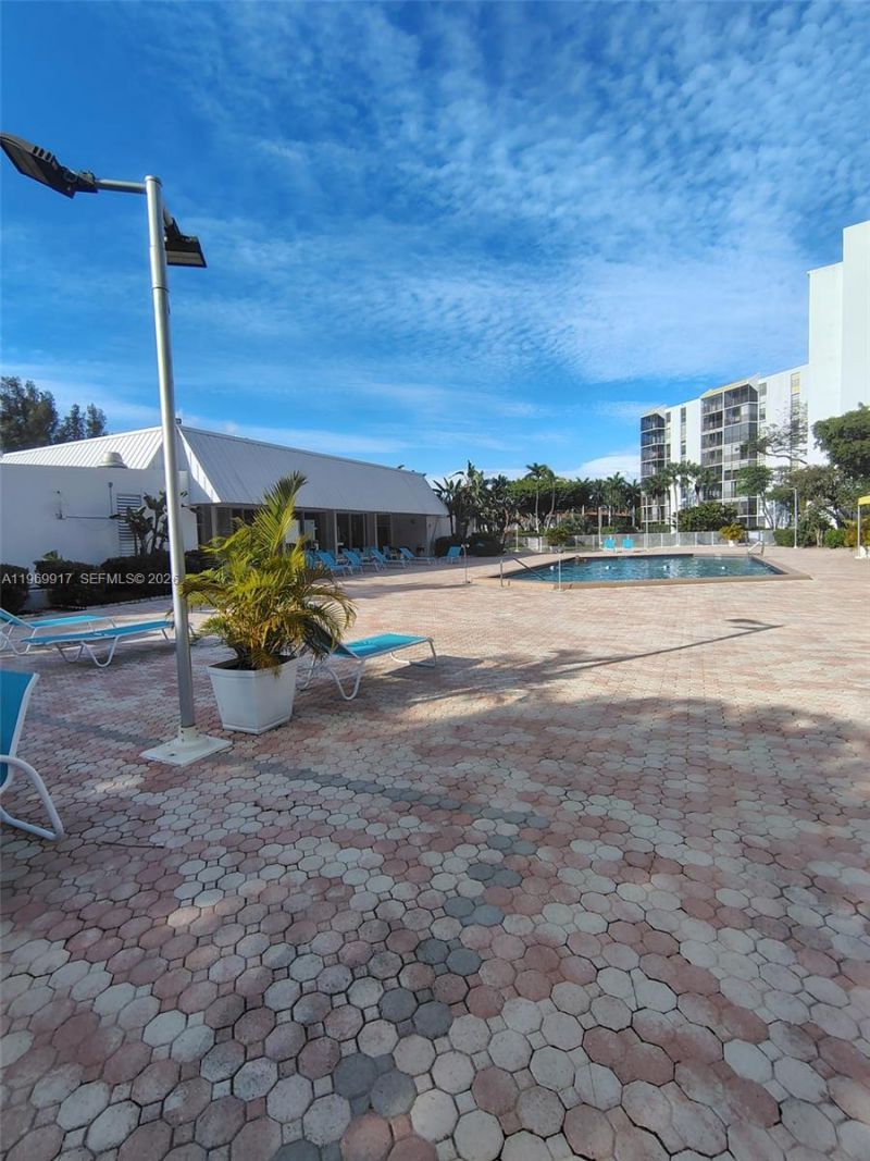 20400 W Country Club Dr , Unit 209, Aventura, FL 33180 Photo