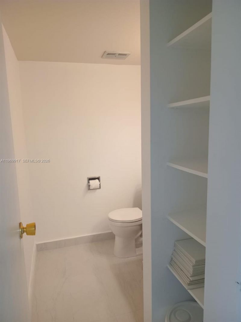 20400 W Country Club Dr , Unit 209, Aventura, FL 33180 Photo