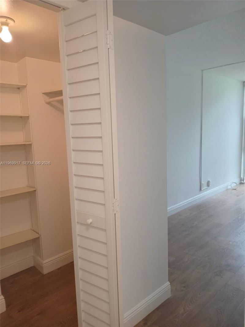 20400 W Country Club Dr , Unit 209, Aventura, FL 33180 Photo