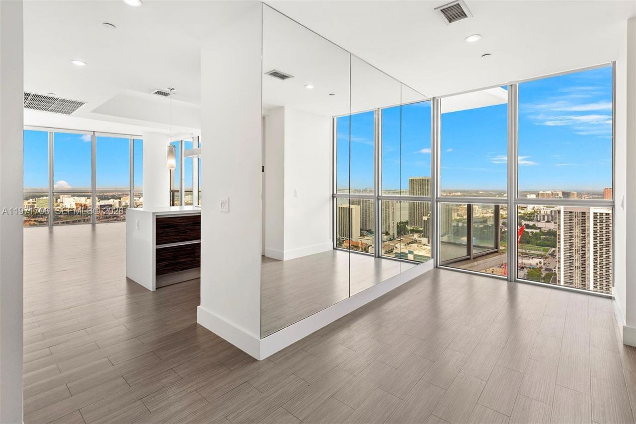 1100 Biscayne Blvd , Unit 4405, Miami, FL 33132 Photo