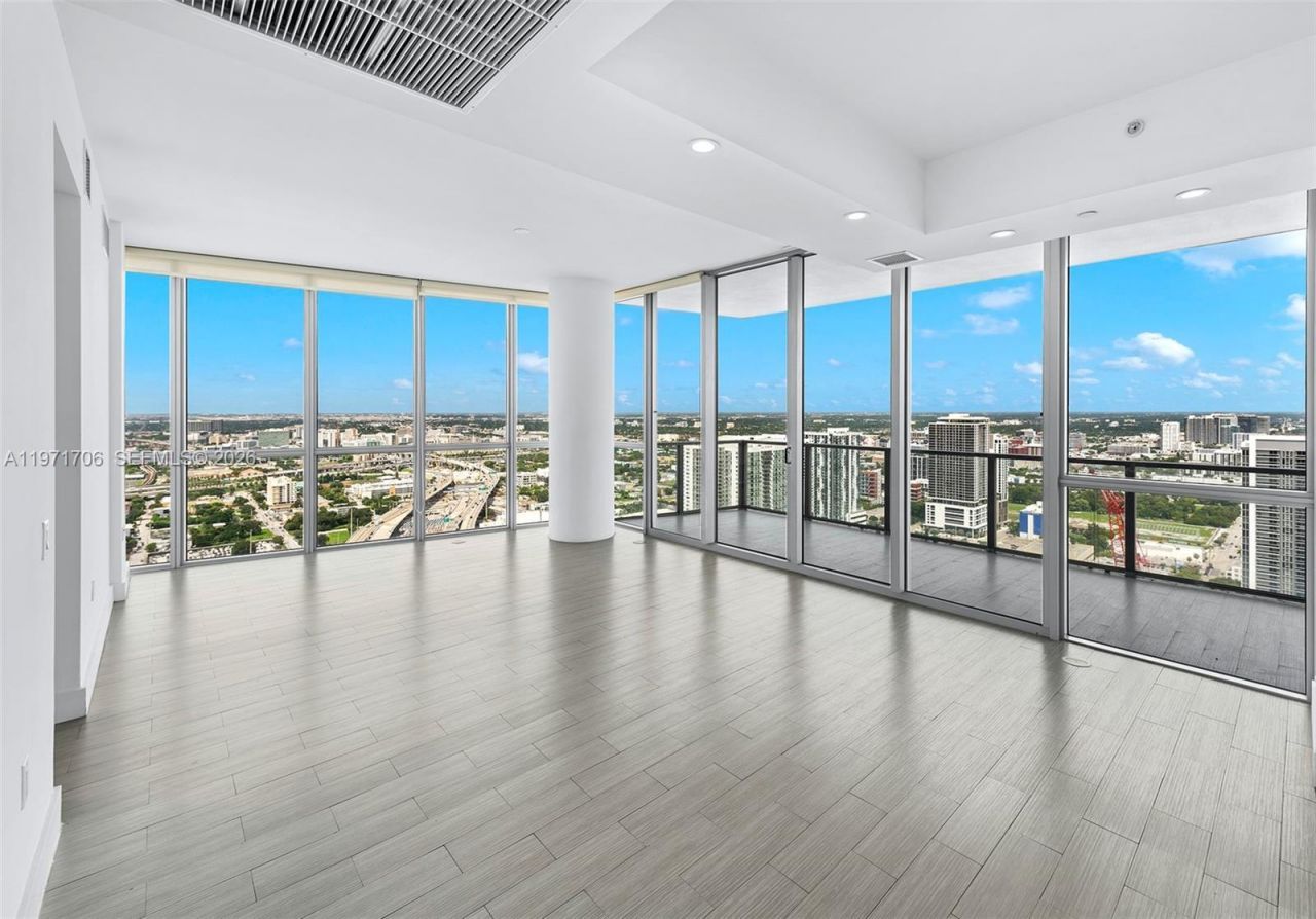 1100 Biscayne Blvd , Unit 4405, Miami, FL 33132 Photo