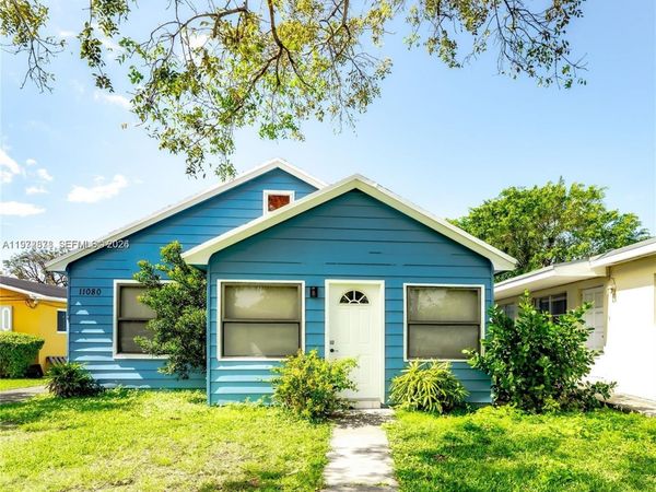 11080 Peachtree Dr , Miami, FL 33161