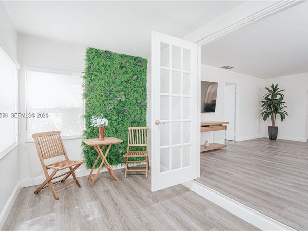 11080 Peachtree Dr, Miami, FL 33161