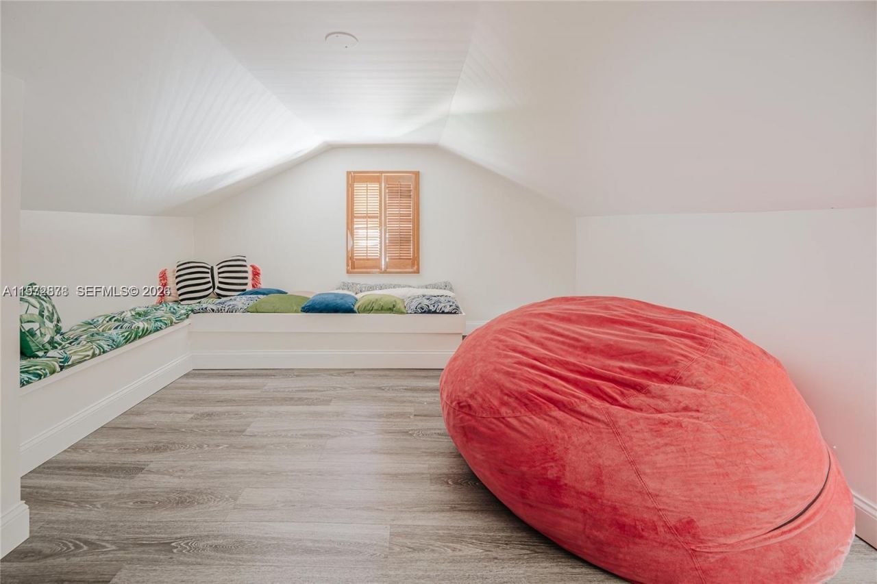 11080 Peachtree Dr , Miami, FL 33161 Photo